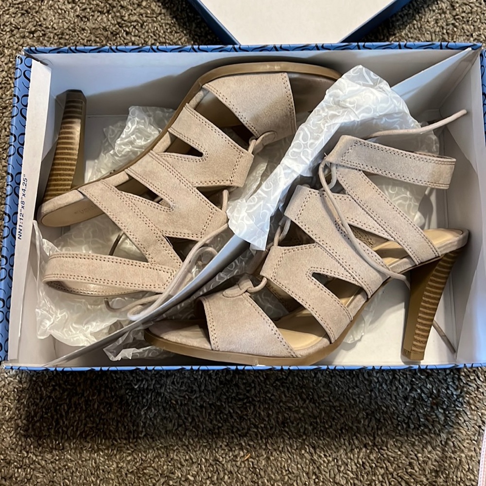 Womens tan heels